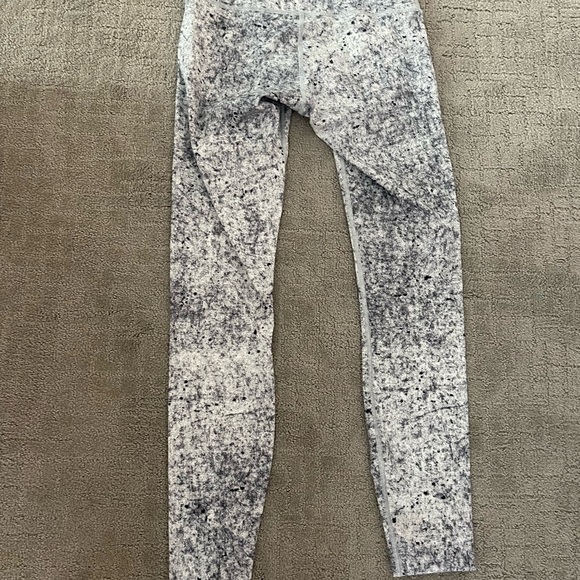 Lululemon pattern leggings - Picture 1 of 4